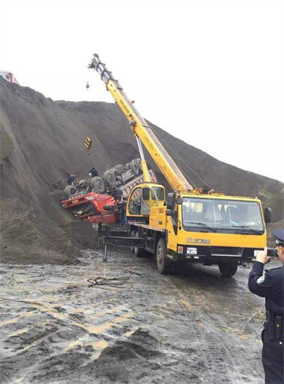 华亭上犹道路救援